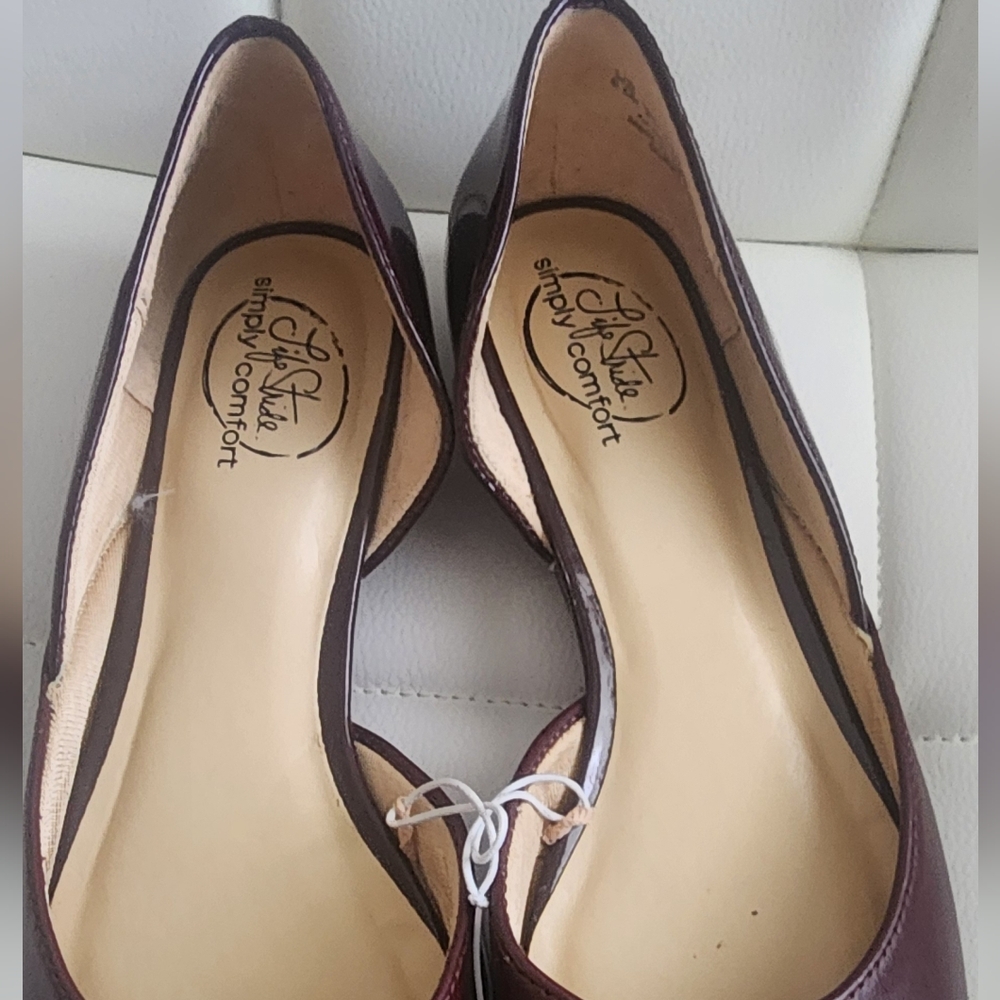 New Withot Box Life Stride Burgundy Flats, Size 6.5. - Picture 2 of 8